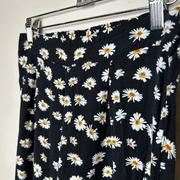 Wide Leg Flowy Pants Made in Italy Daisy Print on Black Small - Picture 8 of 9